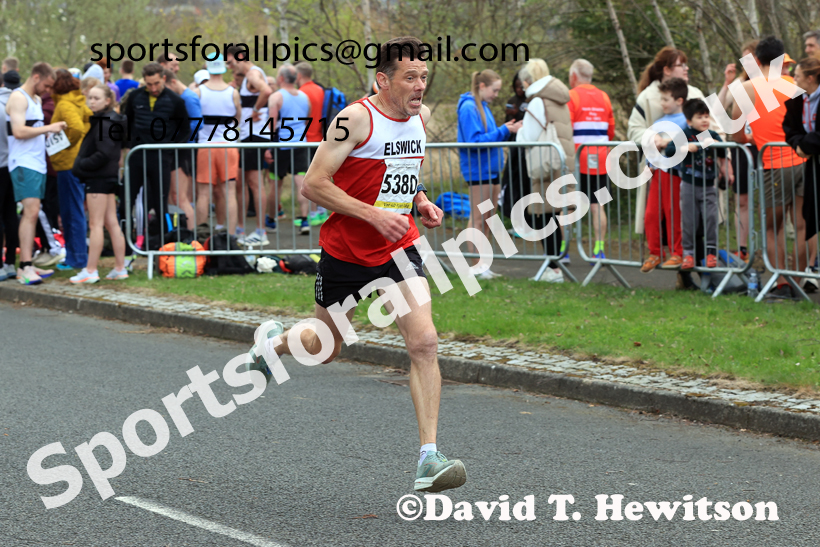Senior Mens relay, 2026 Elswick Harriers Good Friday Road Relays and Young Athletes, Newburn,  Newcastle upon Tyne. Photo: David T. Hewitson/Sports for All Pics